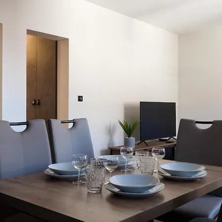 Leonardo Lovely Flat 2 With Ac Apartmán